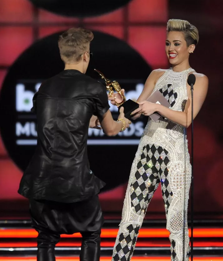 Miley Cyrus NO es la novia de Justin Bieber... y está PROMETIDA