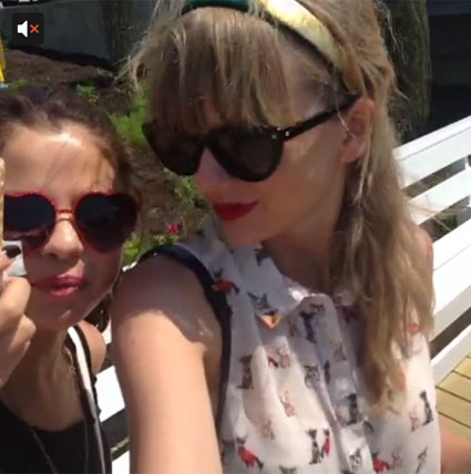 Taylor Swift y Selena Gomez hacen la fiesta de los helados Taylor Swift y Selena Gomez hacen la fiesta de los helados