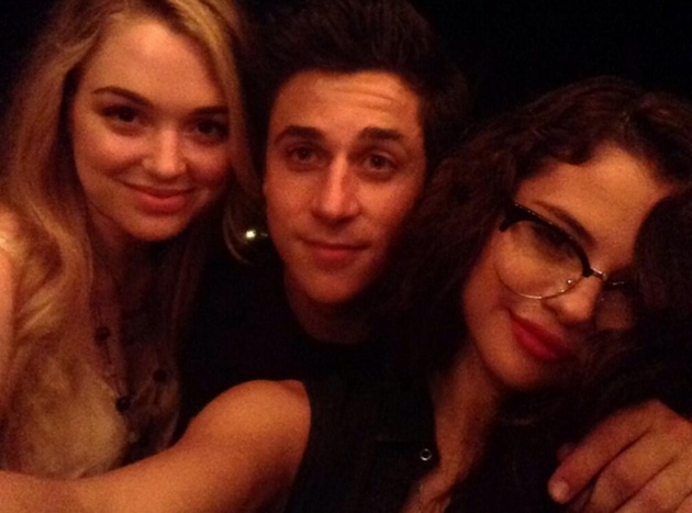 Selena Gomez de fiesta con David Henrie y Jennifer Stone Selena Gomez de fiesta con David Henrie y Jennifer Stone