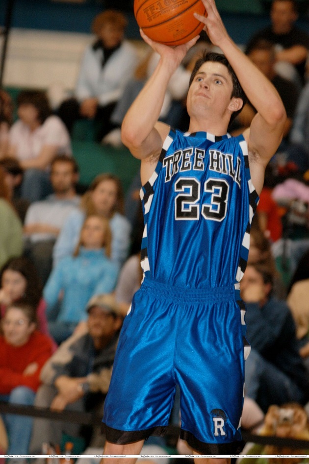 Josh Hutcherson & James Lafferty participan en el SBNN Basketball Game