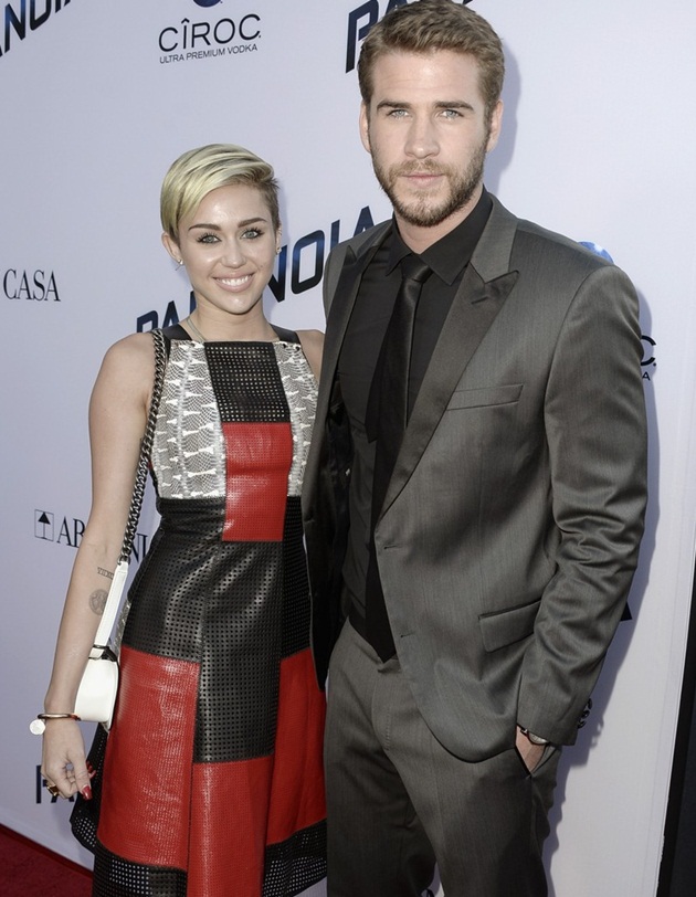 Miley Cyrus, Liam Hemsworth y Emily Osment en la premiere de 'Paranoia'