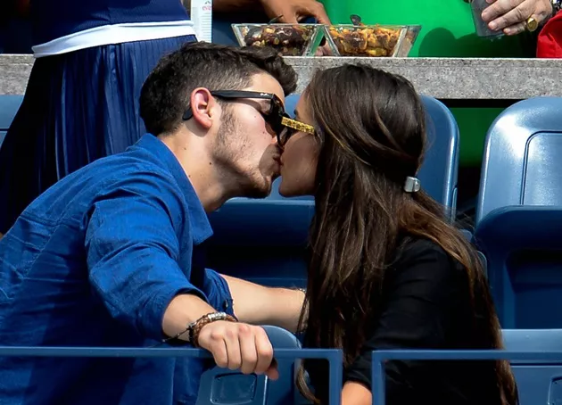 nick jonas y olivia