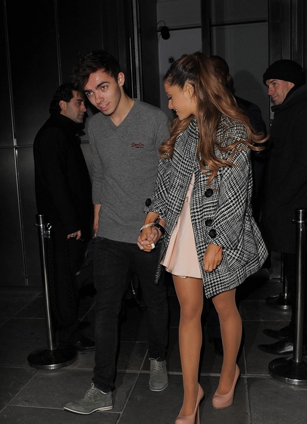 Ariana Grande y Nathan Skyes son pareja seria