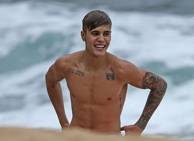 justin bieber sin camiseta