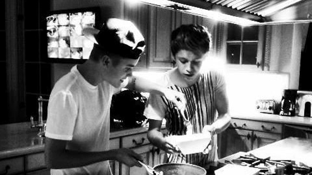 Justin Bieber felicita a One Direction por su canción 'Diana' Justin Bieber felicita a One Direction por su canción 'Diana'