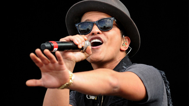 Bruno Mars se prepara para la Super Bowl