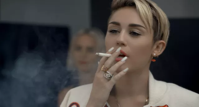 miley cyrus smoking