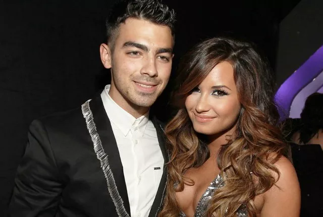 Demi Lovato a Joe Jonas lejos