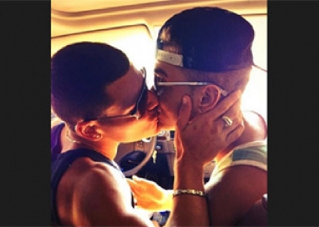 Justin Bieber besándose con un chico?. 