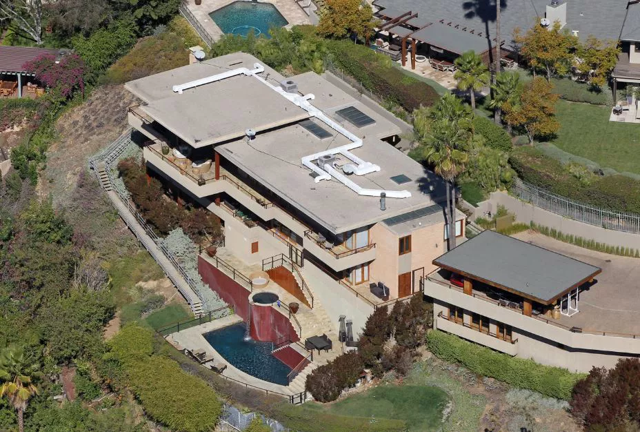 Zac Efron pone a la venta su residencia de Hollywood