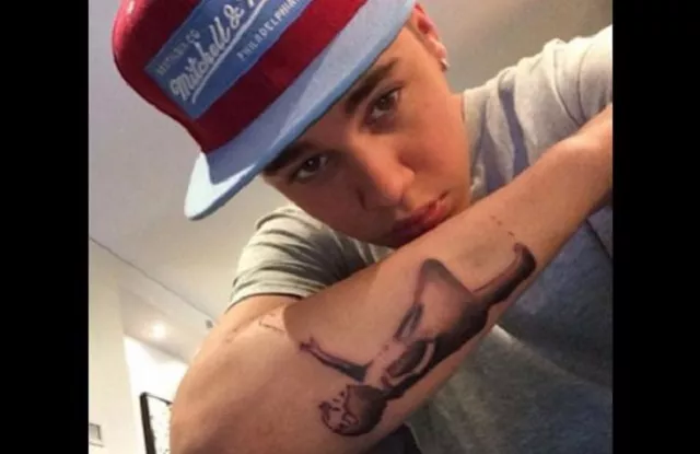 Justin Bieber se tatua en honor a Selena Gomez