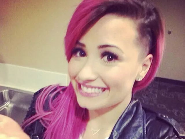 Demi Lovato cambia radicalmente de look