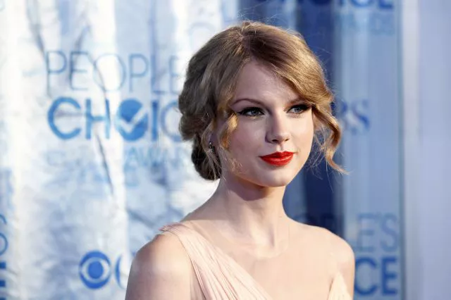 Taylor Swift olvida a sus amigos por la fama