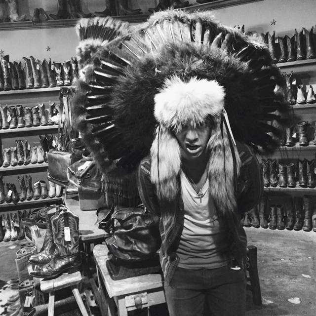 Harry Styles desata polémica con su foto de Twitter Harry Styles desata polémica con su foto de Twitter