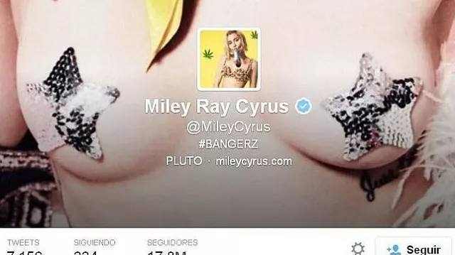  Miley Cyrus pone sus pechos como imagen de fondo en su cuenta de Twitter