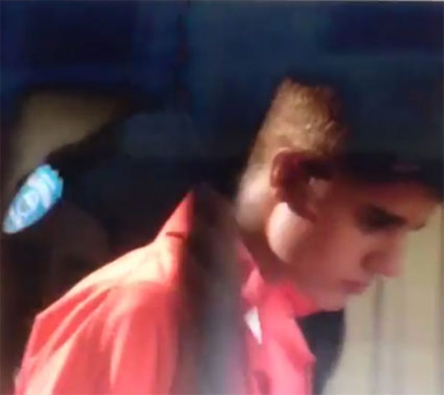 Justin Bieber en la cárcel en la película de Selena Gomez, 'Behaving badly' Justin Bieber en la cárcel en la película de Selena Gomez, 'Behaving badly'
