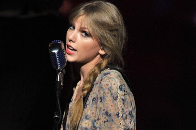 Tres detenidos en casa de Taylor Swift Tres detenidos en casa de Taylor Swift