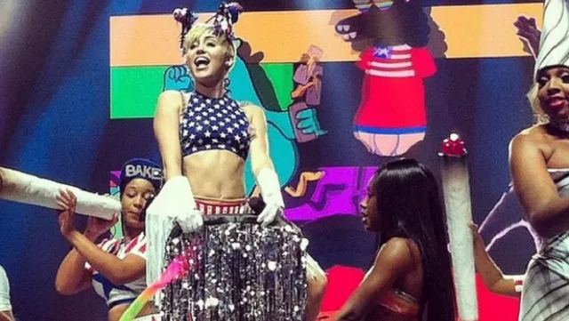 Miley Cyrus la lía con la bandera de México