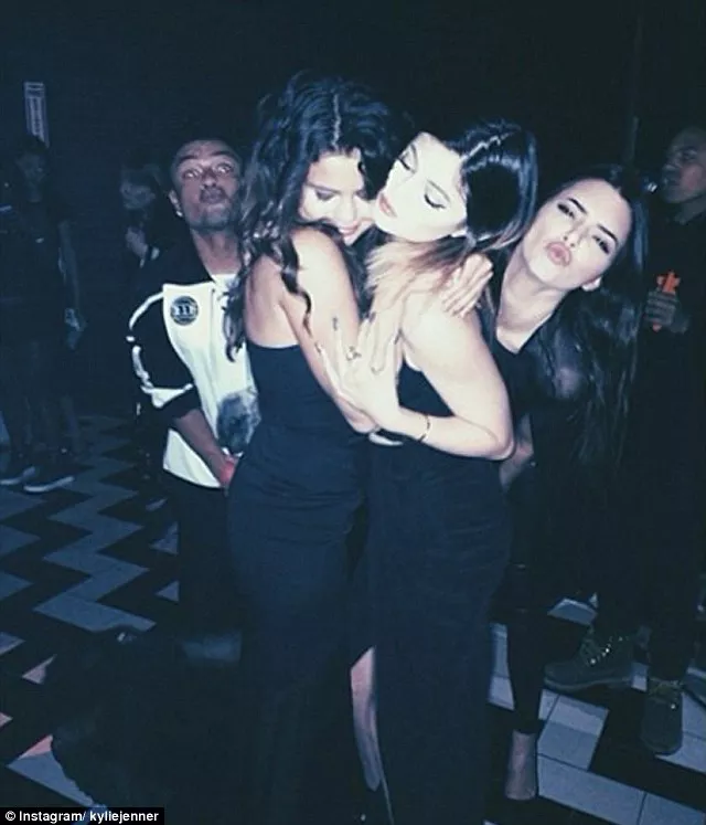 Selena Gomez y Kendall Jenner contra Justin Bieber