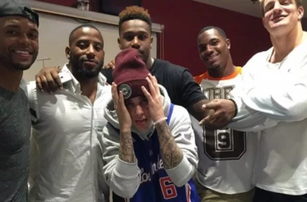 Justin Bieber se ve las caras con el jugador NBA que le pegó