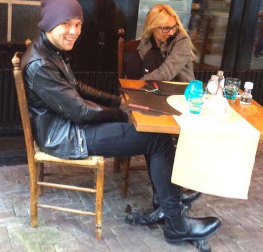 Ashton Irwin y su novia, Bryana Holly, ¡pillados en Ámsterdam juntos!