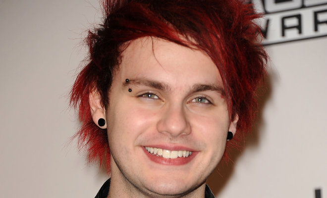 Michael Clifford's Blue Hair: The Impact of His Bold Hairstyle on Fans - wide 4