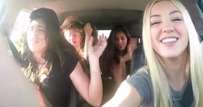 Las actrices "Summer Break" conciencian de los peligros del móvil al conducir