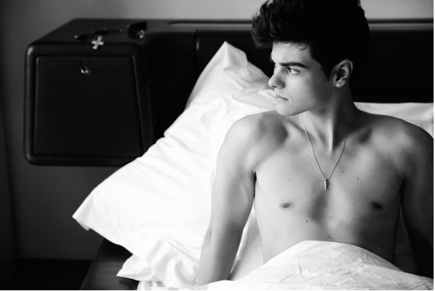 Abraham Mateo sin camiseta y súper sexy