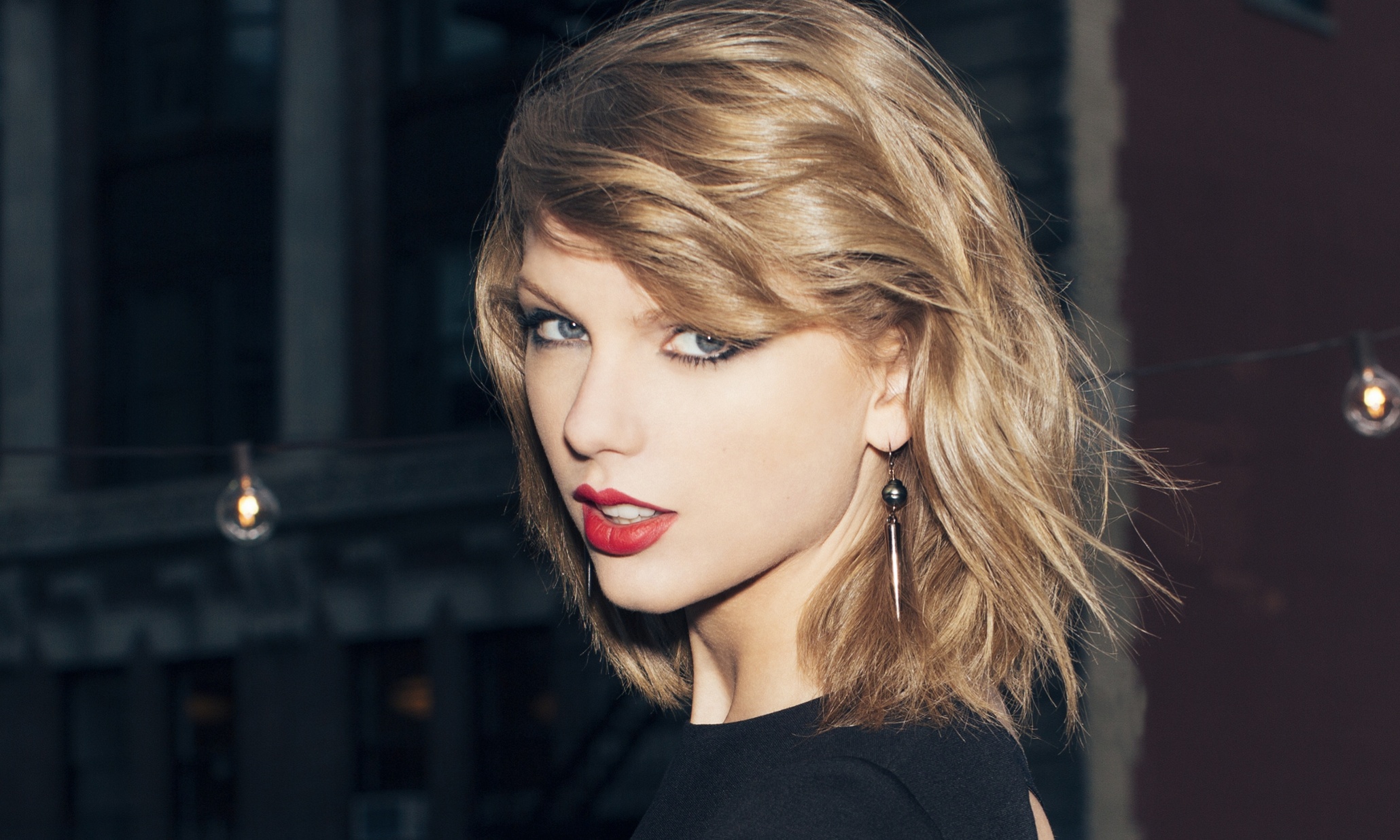 ¡Taylor Swift regala 1989 dólares a un fan! ¡Taylor Swift regala 1989 dólares a un fan!