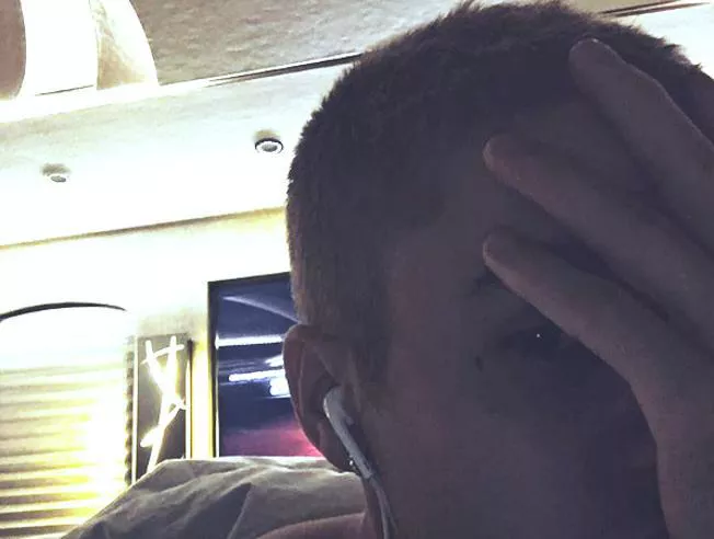 nuevo tatuaje cruz en la cara justin bieber