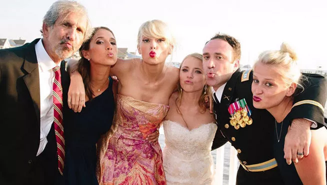 taylor swift en la boda de un fan