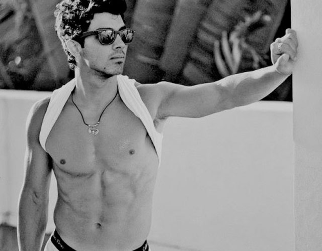 Joe Jonas sin camiseta tras triunfar con DNCE Joe Jonas sin camiseta tras triunfar con DNCE