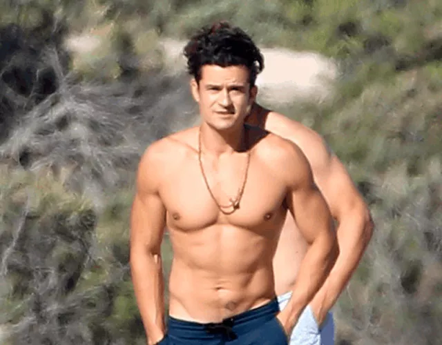 Orlando Bloom sin camiseta