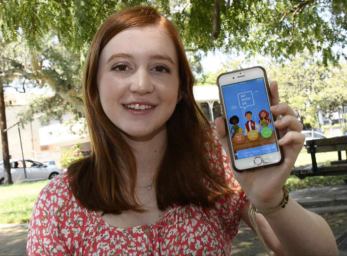 Esta adolescente ha creado una app para que nadie coma solo en el instituto