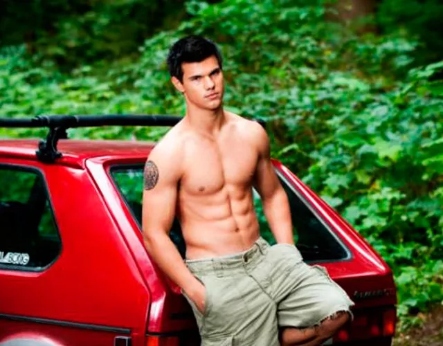 Taylor Lautner sin camiseta