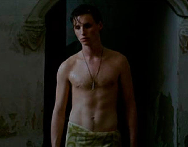 Las mejores fotos de Eddie Redmayne sin camiseta