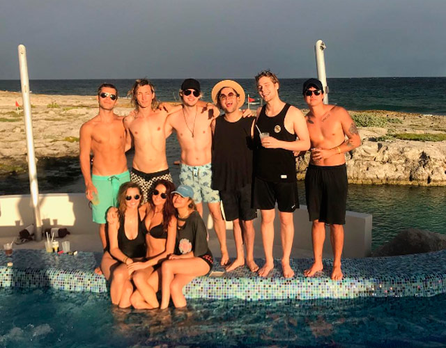 5 Seconds Of Summer sin camiseta en Instagram 5 Seconds Of Summer sin camiseta en Instagram