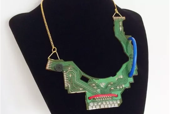 joyas hechas con ordenadores