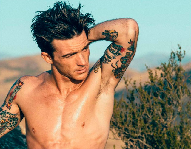 Drake Bell sin camiseta para Flaunt