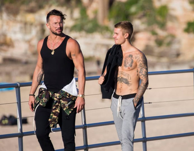 El vídeo de Justin Bieber besando al pastor Carl Lentz en una piscina El vídeo de Justin Bieber besando al pastor Carl Lentz en una piscina
