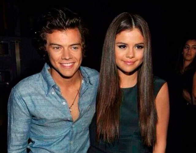 Harry Styles se pone una camiseta de Selena Gómez Harry Styles se pone una camiseta de Selena Gómez