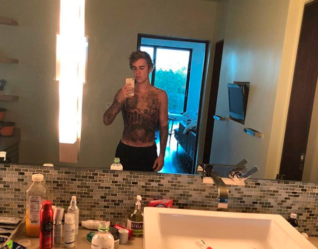 Los sorprendentes nuevos tatuajes de Justin Bieber sin camiseta