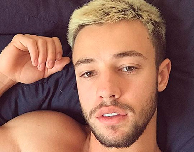 Cameron Dallas sin camiseta y sin afeitar en Instagram