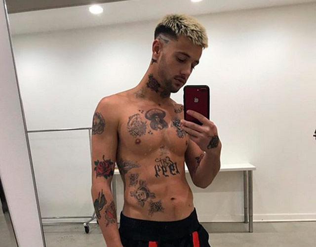 Cameron Dallas sin camiseta y lleno de tatuajes