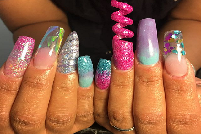 Uñas sacacochos: la extraña tendencia que arrasa en Instagram