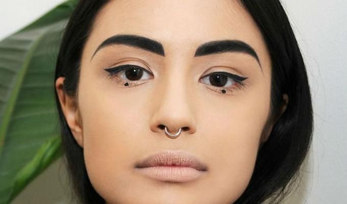 Cómo llevar el "dot eye": la tendencia perfecta para esta primavera