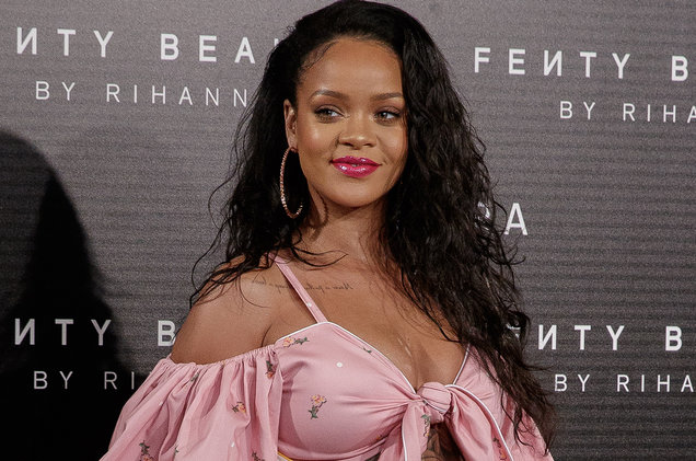 Este vídeo de Rihanna enseñándote a maquillarte es lo más cool que verás hoy