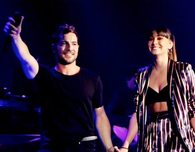 Aitana y Alfred cantan en la gira de David Bisbal