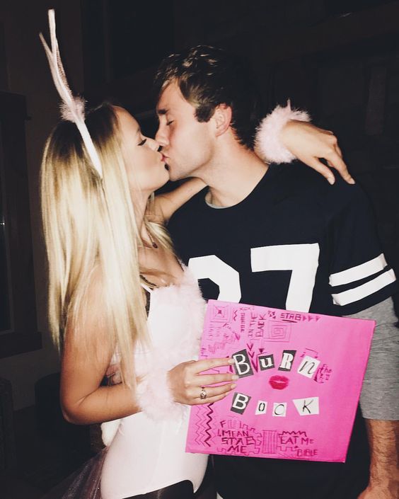 84 parejas de ideas de disfraces de Halloween perfectas para ti y Bae