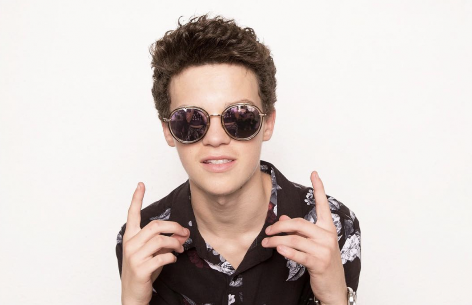 Hayden Summerall lanza su propia línea de gafas de sol 'Taylorz'.